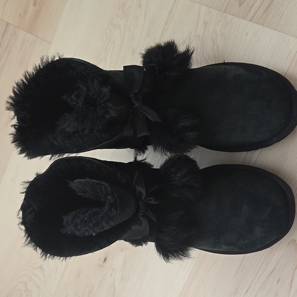 UGG Gita Bow Mini Boots, Black, Size 9 - Picture 4 of 9
